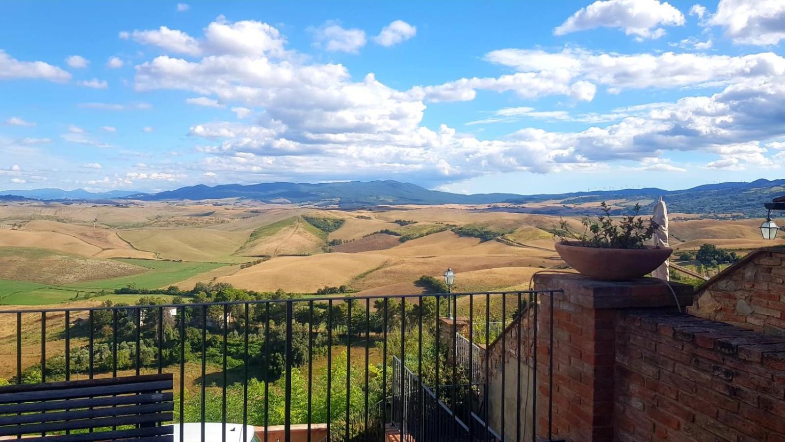 La Casa Della Luna Apartment Terricciola ภายนอก รูปภาพ